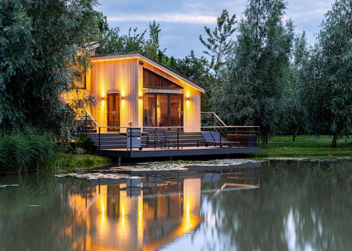 Woad Mill Lakeside Lodges Бостън Екстериор снимка